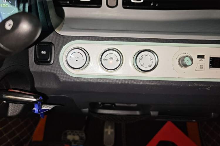 Used Wuling Hongguang MINIEV 2021 Macaron Premium Model – Lithium Iron Phosphate Audio And AC Panel