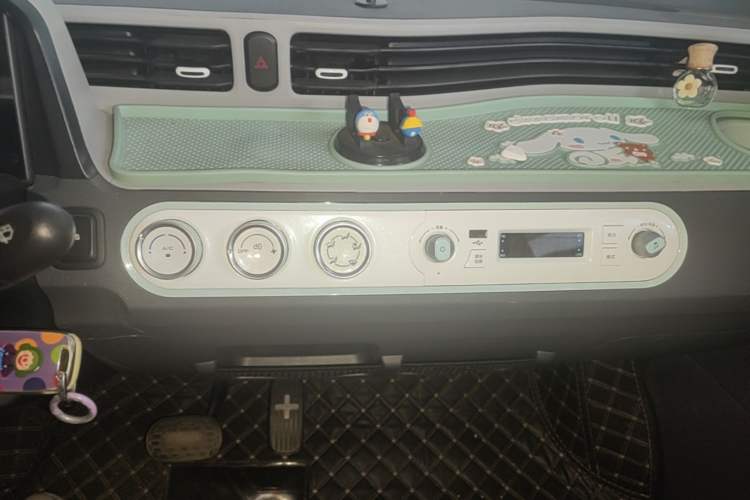 Used Wuling Hongguang MINIEV 2021 Macaron Premium Model – Lithium Iron Phosphate Audio And AC Panel