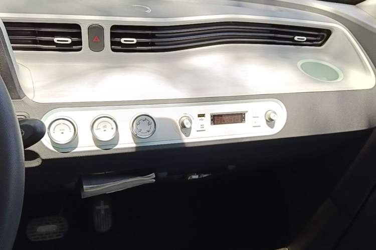 Used Wuling Hongguang MINIEV 2021 Macaron Fashion Model Lithium Iron Phosphate Audio And AC Panel