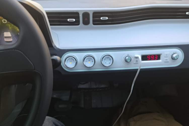 Used Wuling Hongguang MINIEV 2021 Macaron Premium Model – Lithium Iron Phosphate Audio And AC Panel