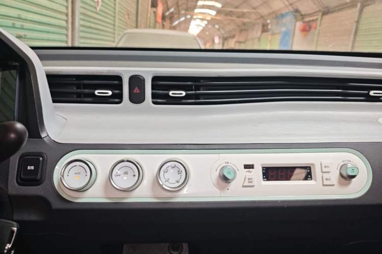 Used Wuling Hongguang MINIEV 2021 Macaron Fashion Model Lithium Iron Phosphate Audio And AC Panel