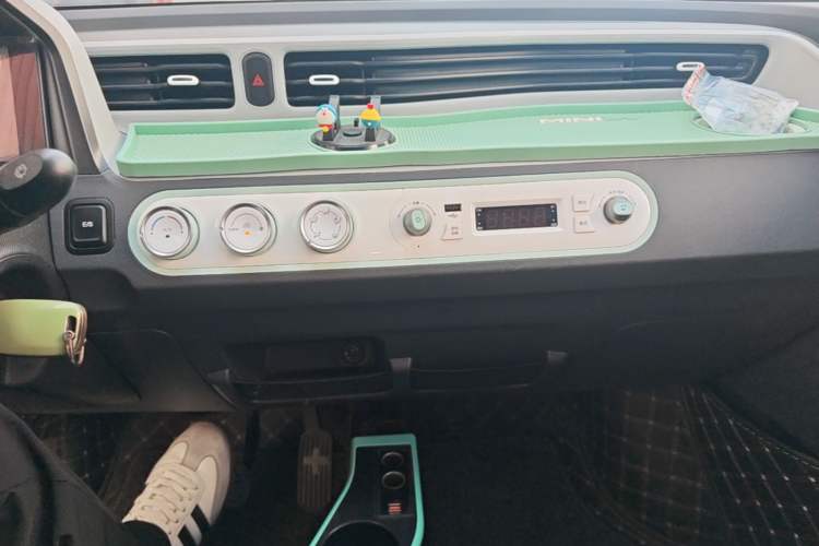 Used Wuling Hongguang MINIEV 2021 Macaron Fashion Model Lithium Iron Phosphate Audio And AC Panel