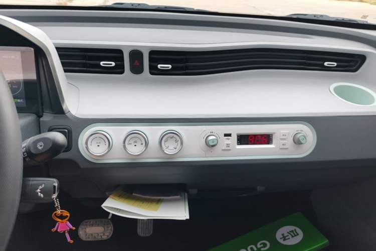 Used Wuling Hongguang MINIEV 2021 Macaron Premium Model – Lithium Iron Phosphate Audio And AC Panel