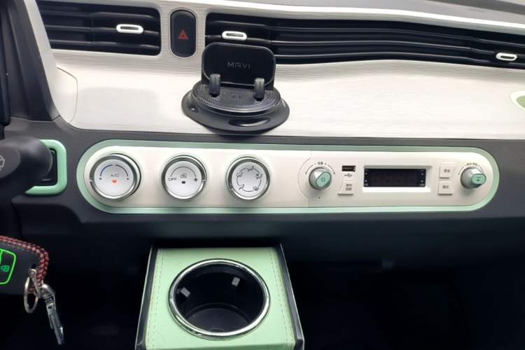 Used Wuling Hongguang MINIEV 2021 Macaron Premium Model – Lithium Iron Phosphate Audio And AC Panel