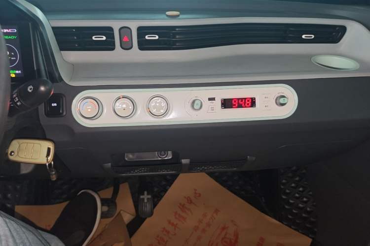 Used Wuling Hongguang MINIEV 2021 Macaron Sandwich Model 120 km Lithium Iron Phosphate Audio And AC Panel