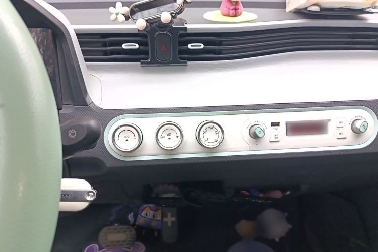 Used Wuling Hongguang MINIEV 2021 Macaron Premium Model – Lithium Iron Phosphate Audio And AC Panel