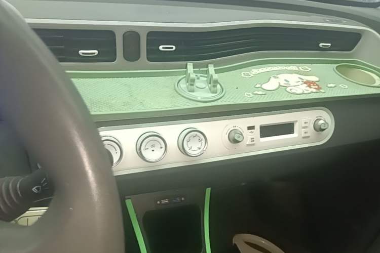 Used Wuling Hongguang MINIEV 2021 Macaron Premium Model – Lithium Iron Phosphate Audio And AC Panel