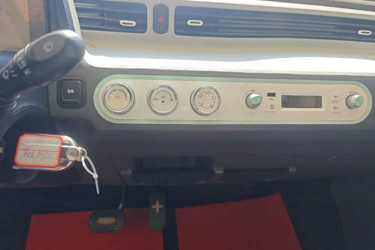 Used Wuling Hongguang MINIEV 2021 Macaron Premium Model – Lithium Iron Phosphate Audio And AC Panel