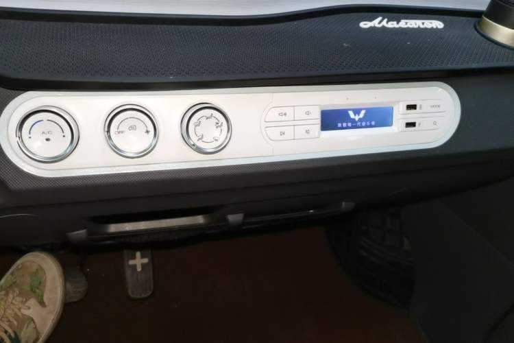 Used Wuling Hongguang MINIEV 2021 Macaron Premium Model – Lithium Iron Phosphate Audio And AC Panel