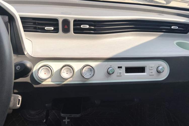 Used Wuling Hongguang MINIEV 2021 Macaron Premium Model – Lithium Iron Phosphate Audio And AC Panel