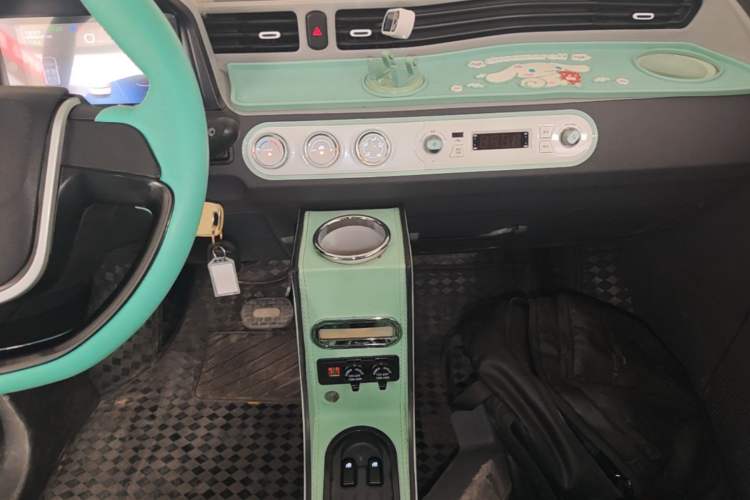 Used Wuling Hongguang MINIEV 2021 Macaron Premium Model – Lithium Iron Phosphate Audio And AC Panel