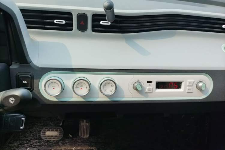 Used Wuling Hongguang MINIEV 2021 Macaron Premium Model – Lithium Iron Phosphate Audio And AC Panel