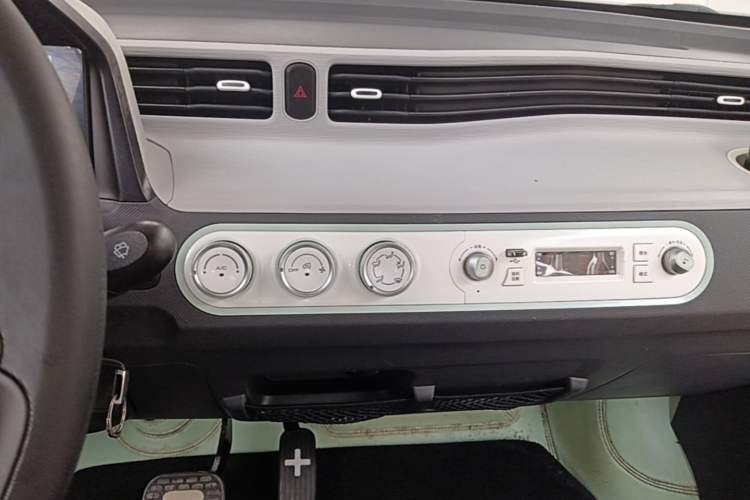 Used Wuling Hongguang MINIEV 2021 Macaron Fashion Model Lithium Iron Phosphate Audio And AC Panel