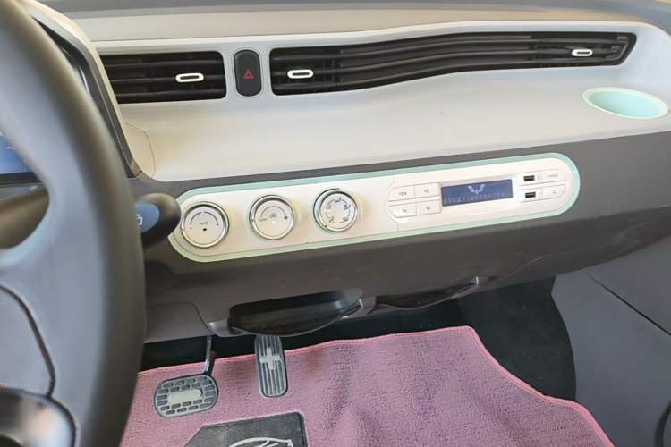Used Wuling Hongguang MINIEV 2021 Macaron Premium Model – Lithium-NMC Audio And AC Panel