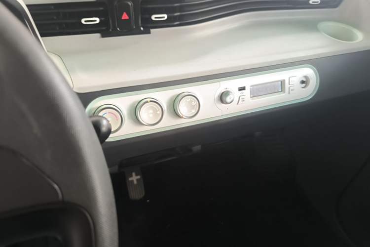Used Wuling Hongguang MINIEV 2021 Macaron Premium Model – Lithium Iron Phosphate Audio And AC Panel