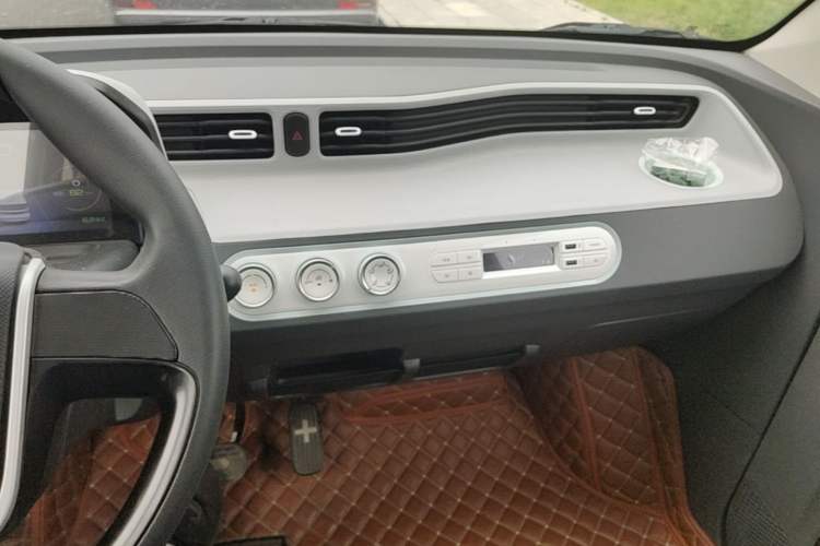 Used Wuling Hongguang MINIEV 2021 Macaron Fashion Model Lithium Iron Phosphate Audio And AC Panel