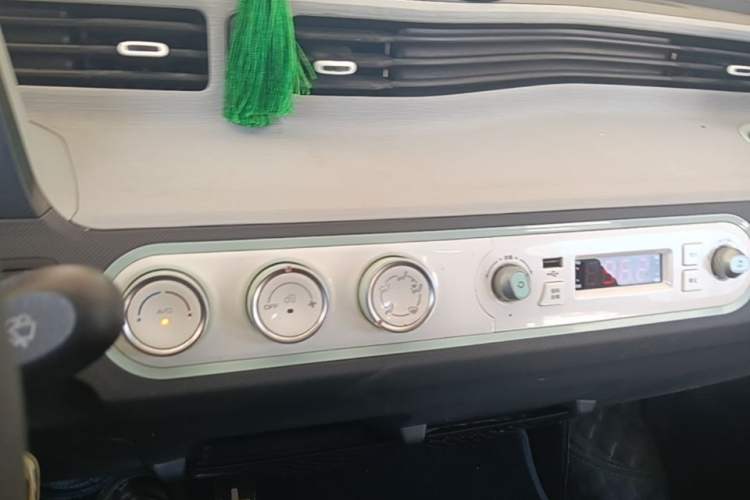 Used Wuling Hongguang MINIEV 2021 Macaron Sandwich Model 170 km Lithium Iron Phosphate Audio And AC Panel