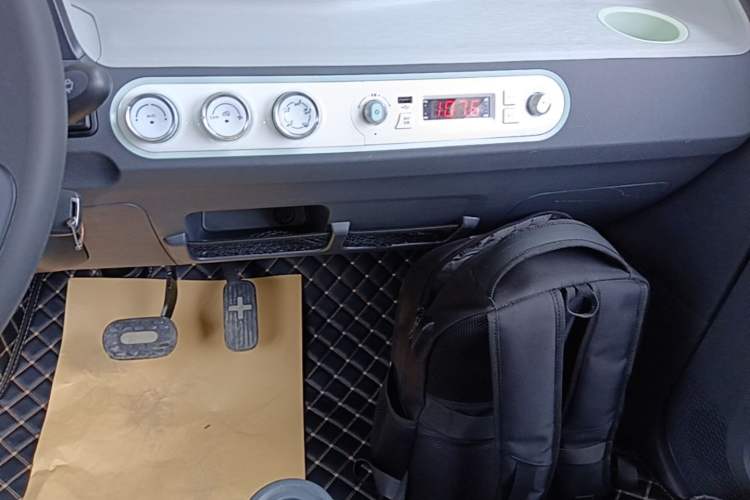 Used Wuling Hongguang MINIEV 2021 Macaron Premium Model – Lithium-NMC Audio And AC Panel
