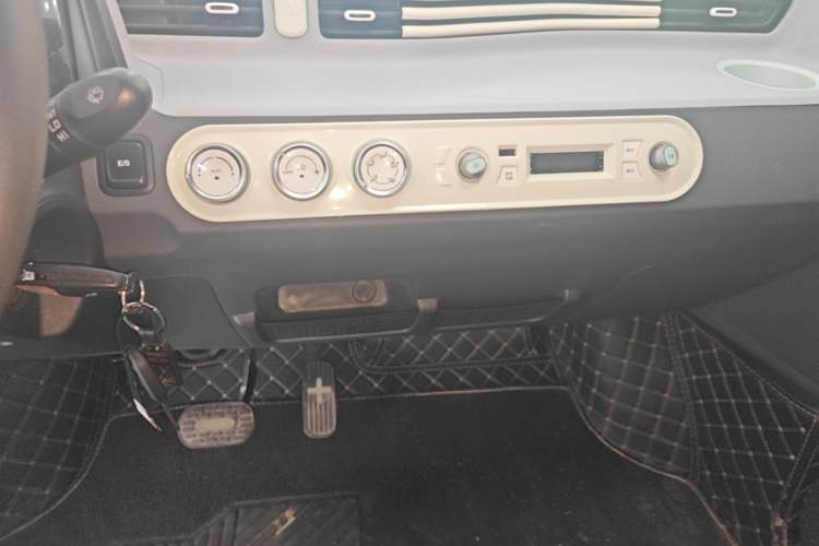Used Wuling Hongguang MINIEV 2021 Macaron Fashion Model Lithium Iron Phosphate Audio And AC Panel