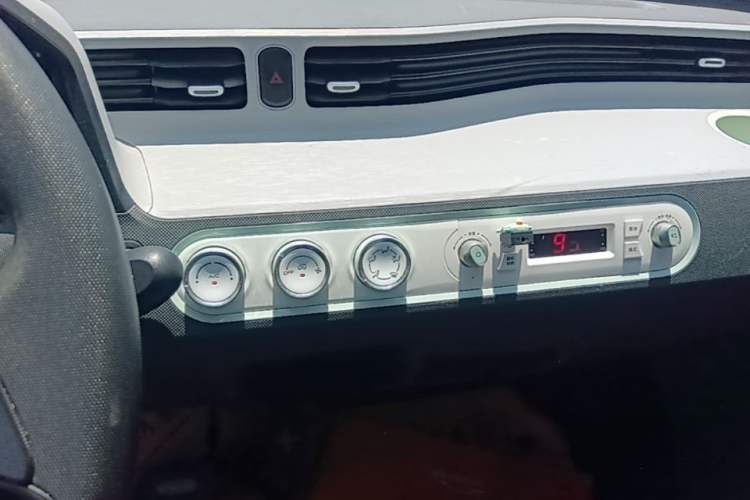 Used Wuling Hongguang MINIEV 2021 Macaron Fashion Model Lithium Iron Phosphate Audio And AC Panel