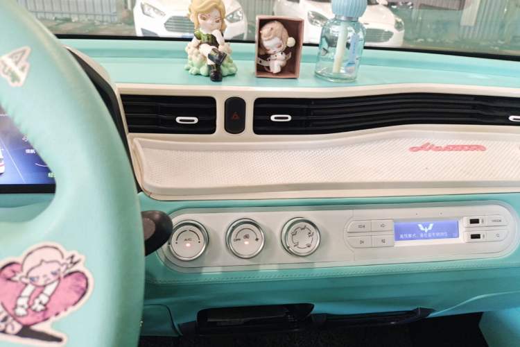 Used Wuling Hongguang MINIEV 2021 Macaron Premium Model – Lithium Iron Phosphate Audio And AC Panel