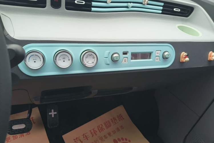 Used Wuling Hongguang MINIEV 2021 Macaron Premium Model – Lithium Iron Phosphate Audio And AC Panel