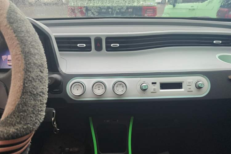 Used Wuling Hongguang MINIEV 2021 Macaron Sandwich Model 120 km Lithium Iron Phosphate Audio And AC Panel