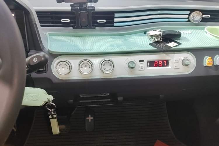 Used Wuling Hongguang MINIEV 2021 Macaron Premium Model – Lithium-NMC Audio And AC Panel