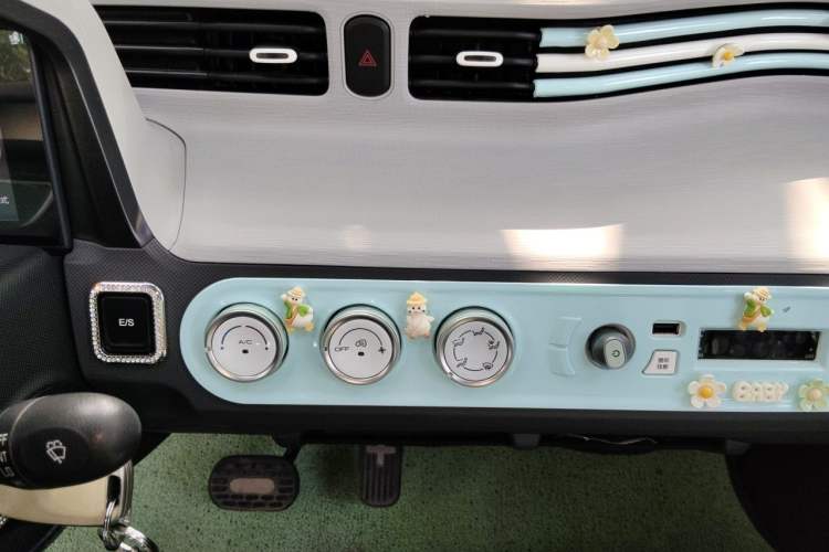 Used Wuling Hongguang MINIEV 2021 Macaron Fashion Model Lithium Iron Phosphate Audio And AC Panel