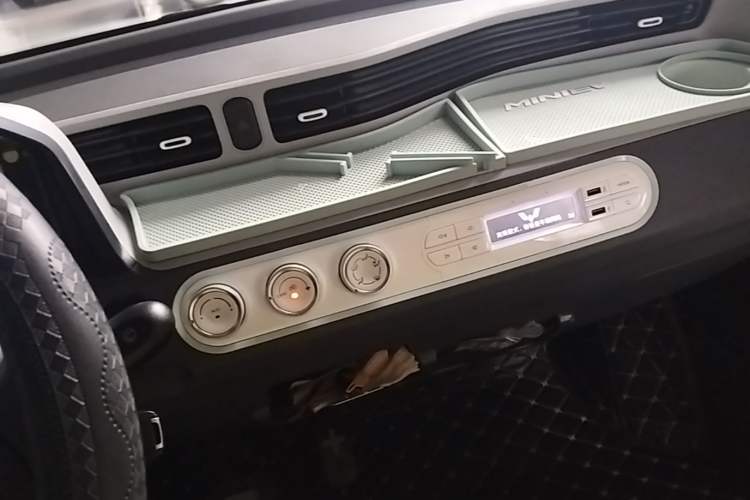 Used Wuling Hongguang MINIEV 2021 Macaron Premium Model – Lithium Iron Phosphate Audio And AC Panel