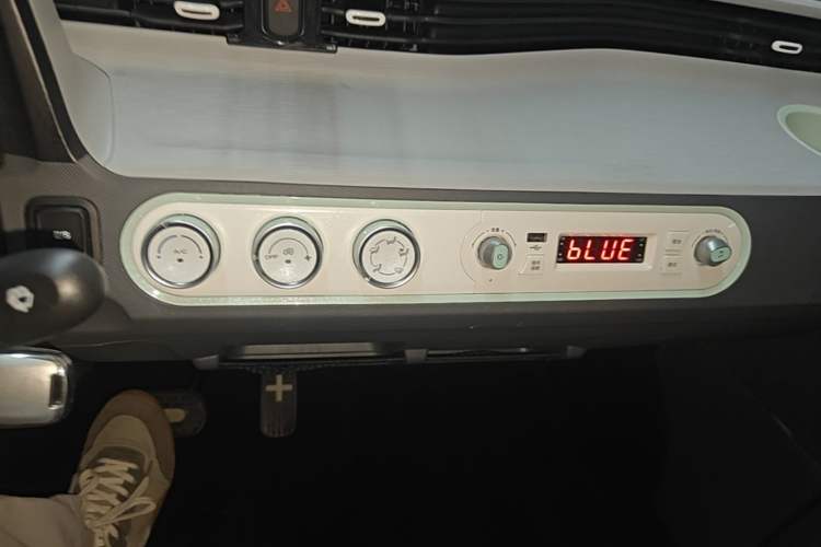 Used Wuling Hongguang MINIEV 2021 Macaron Premium Model – Lithium Iron Phosphate Audio And AC Panel