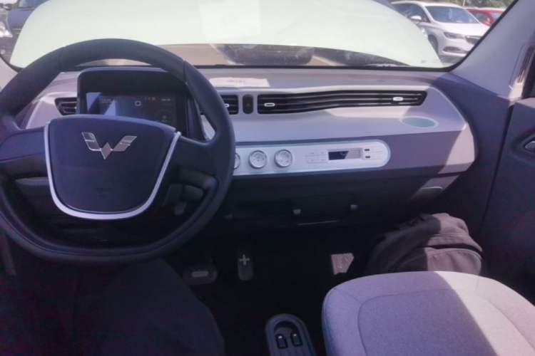 Used Wuling Hongguang MINIEV 2021 Macaron Premium Model – Lithium Iron Phosphate Audio And AC Panel