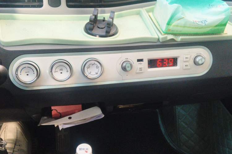 Used Wuling Hongguang MINIEV 2021 Macaron Premium Model – Lithium Iron Phosphate Audio And AC Panel