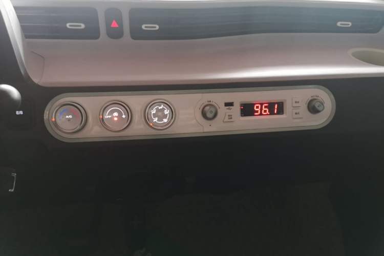 Used Wuling Hongguang MINIEV 2021 Macaron Premium Model – Lithium Iron Phosphate Audio And AC Panel