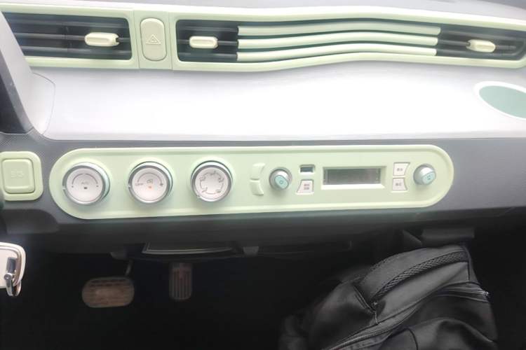 Used Wuling Hongguang MINIEV 2021 Macaron Fashion Edition Lithium-Ion Battery Audio And AC Panel