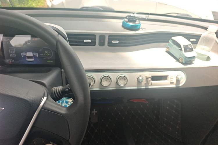 Used Wuling Hongguang MINIEV 2021 Macaron Premium Model – Lithium Iron Phosphate Audio And AC Panel