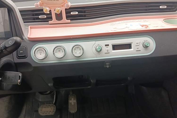Used Wuling Hongguang MINIEV 2021 Macaron Fashion Model Lithium Iron Phosphate Audio And AC Panel