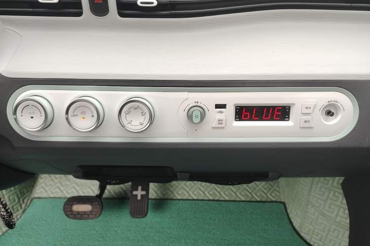 Used Wuling Hongguang MINIEV 2021 Macaron Sandwich Model 120 km Lithium NMC Audio And AC Panel