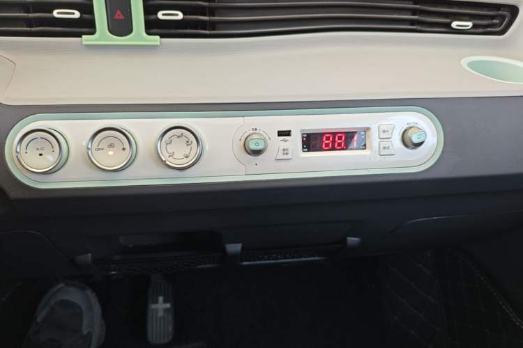 Used Wuling Hongguang MINIEV 2021 Macaron Premium Model – Lithium Iron Phosphate Audio And AC Panel