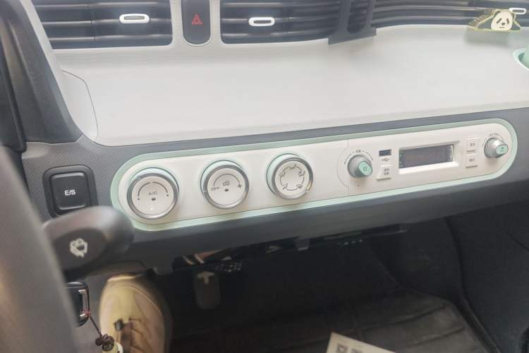 Used Wuling Hongguang MINIEV 2021 Macaron Premium Model – Lithium Iron Phosphate Audio And AC Panel