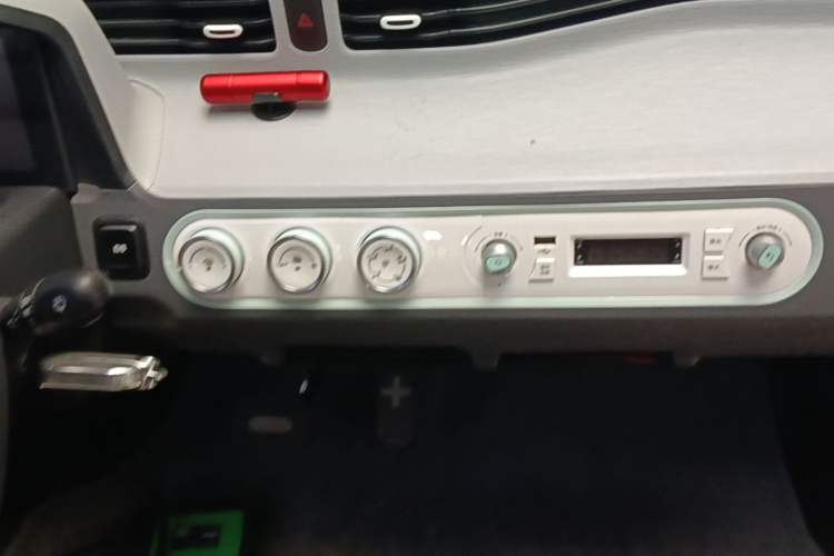 Used Wuling Hongguang MINIEV 2021 Macaron Fashion Model Lithium Iron Phosphate Audio And AC Panel