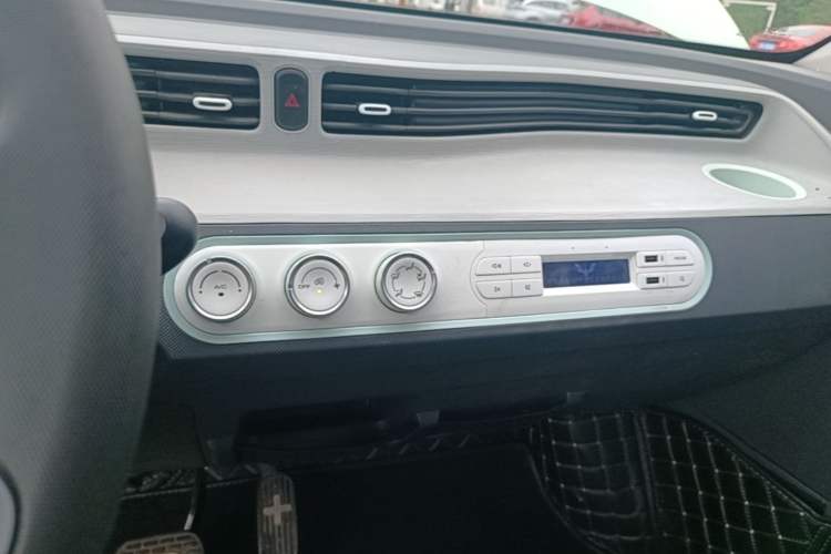 Used Wuling Hongguang MINIEV 2021 Macaron Premium Model – Lithium Iron Phosphate Audio And AC Panel