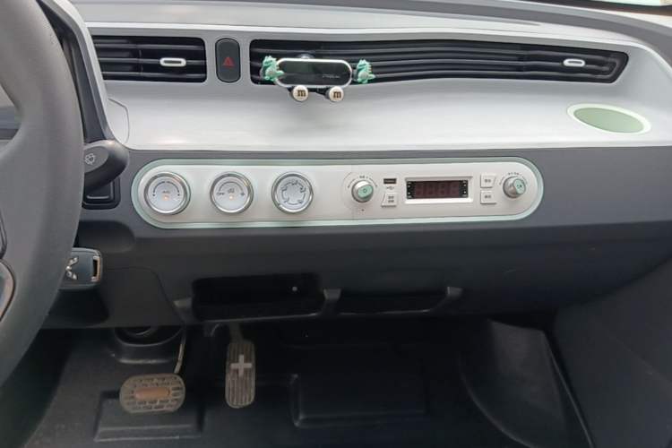 Used Wuling Hongguang MINIEV 2021 Macaron Premium Model – Lithium Iron Phosphate Audio And AC Panel