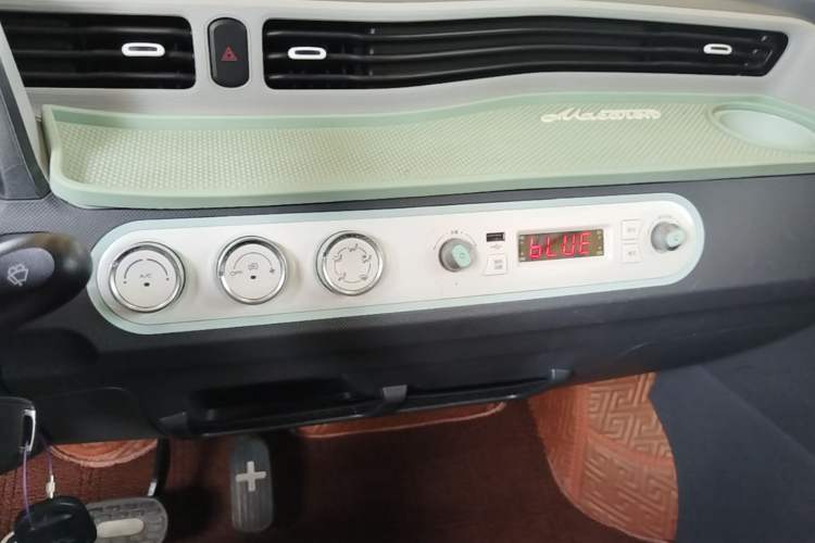 Used Wuling Hongguang MINIEV 2021 Macaron Premium Model – Lithium Iron Phosphate Audio And AC Panel