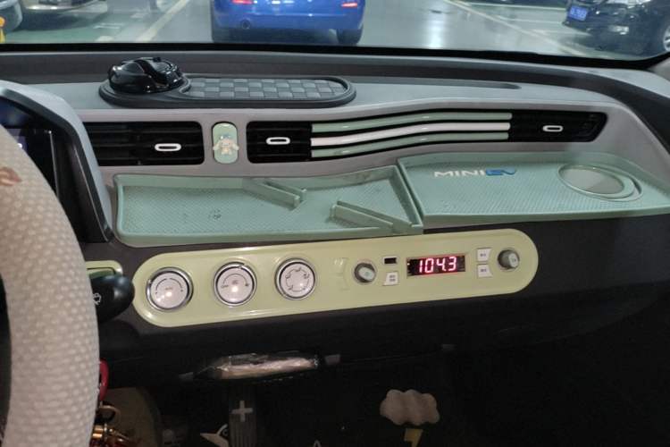 Used Wuling Hongguang MINIEV 2021 Macaron Premium Model – Lithium Iron Phosphate Audio And AC Panel