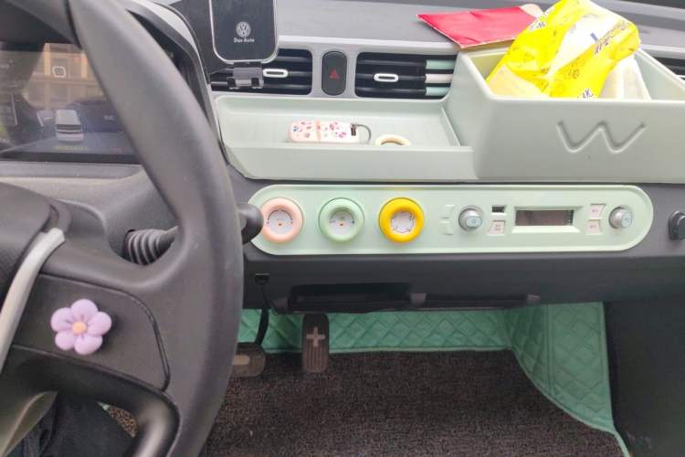 Used Wuling Hongguang MINIEV 2021 Macaron Fashion Model Lithium Iron Phosphate Audio And AC Panel