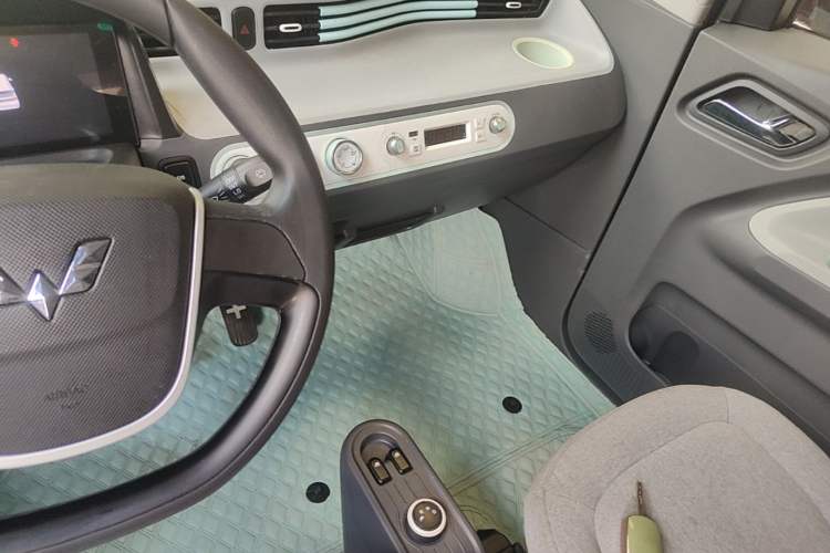 Used Wuling Hongguang MINIEV 2021 Macaron Fashion Edition Lithium-Ion Battery Audio And AC Panel