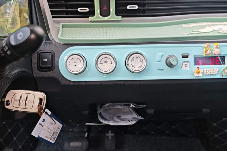 Used Wuling Hongguang MINIEV 2021 Macaron Premium Model – Lithium Iron Phosphate Audio And AC Panel