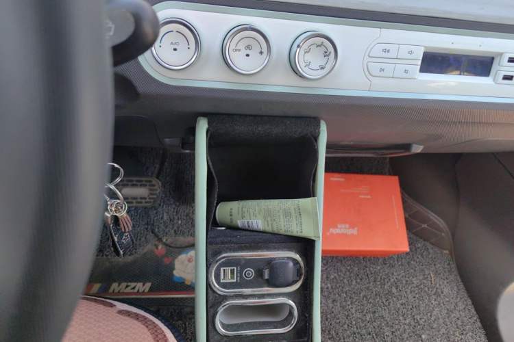 Used Wuling Hongguang MINIEV 2021 Macaron Fashion Edition Lithium-Ion Battery Audio And AC Panel