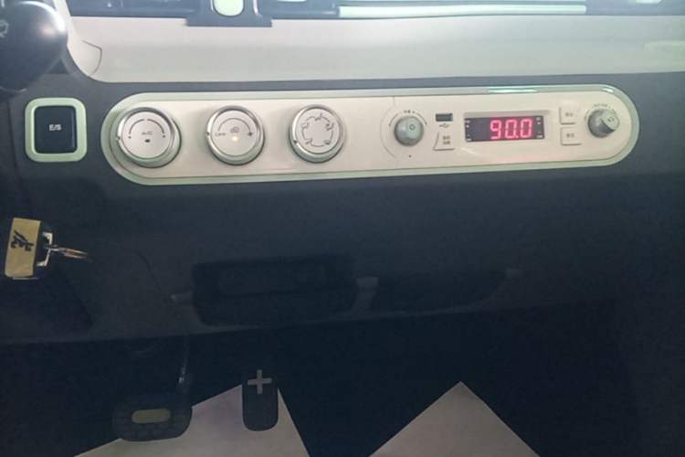 Used Wuling Hongguang MINIEV 2021 Macaron Premium Model – Lithium Iron Phosphate Audio And AC Panel